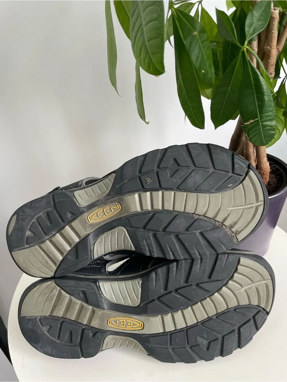 Men Size 9 Keen Rialto II H2 Black Sandals Shoes
